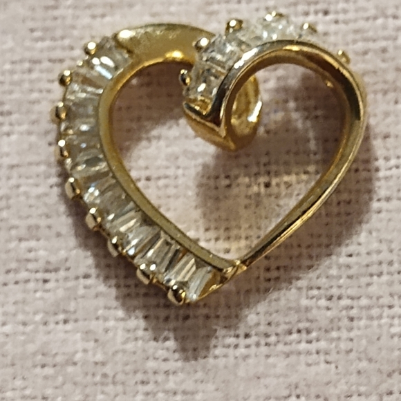 Jewelry - 💗🎁🥰Elegant Gold Tone Heart Pendant with Cz Accents